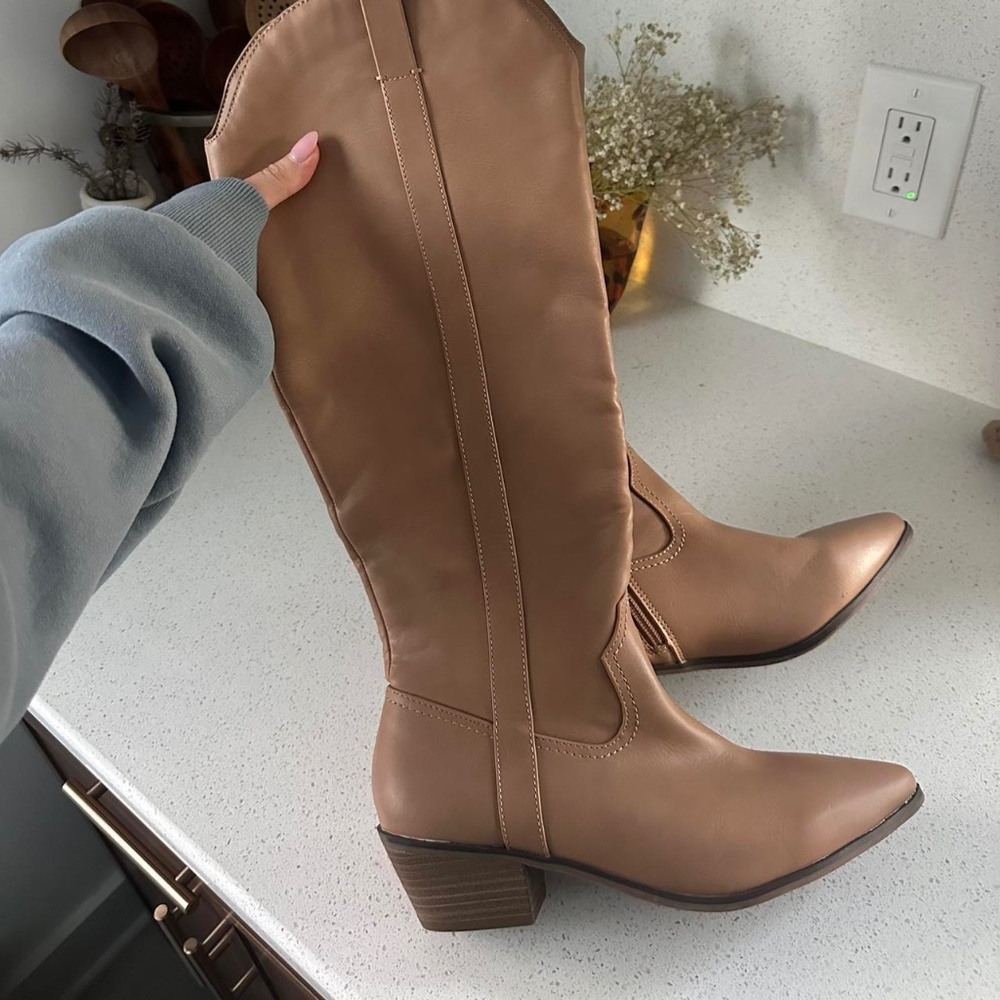 Tan Western Boots - Picture 2 of 6